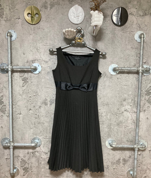 black pleats dress