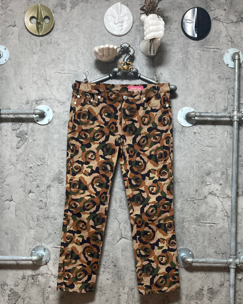 camouflage rose print cropped pants brown