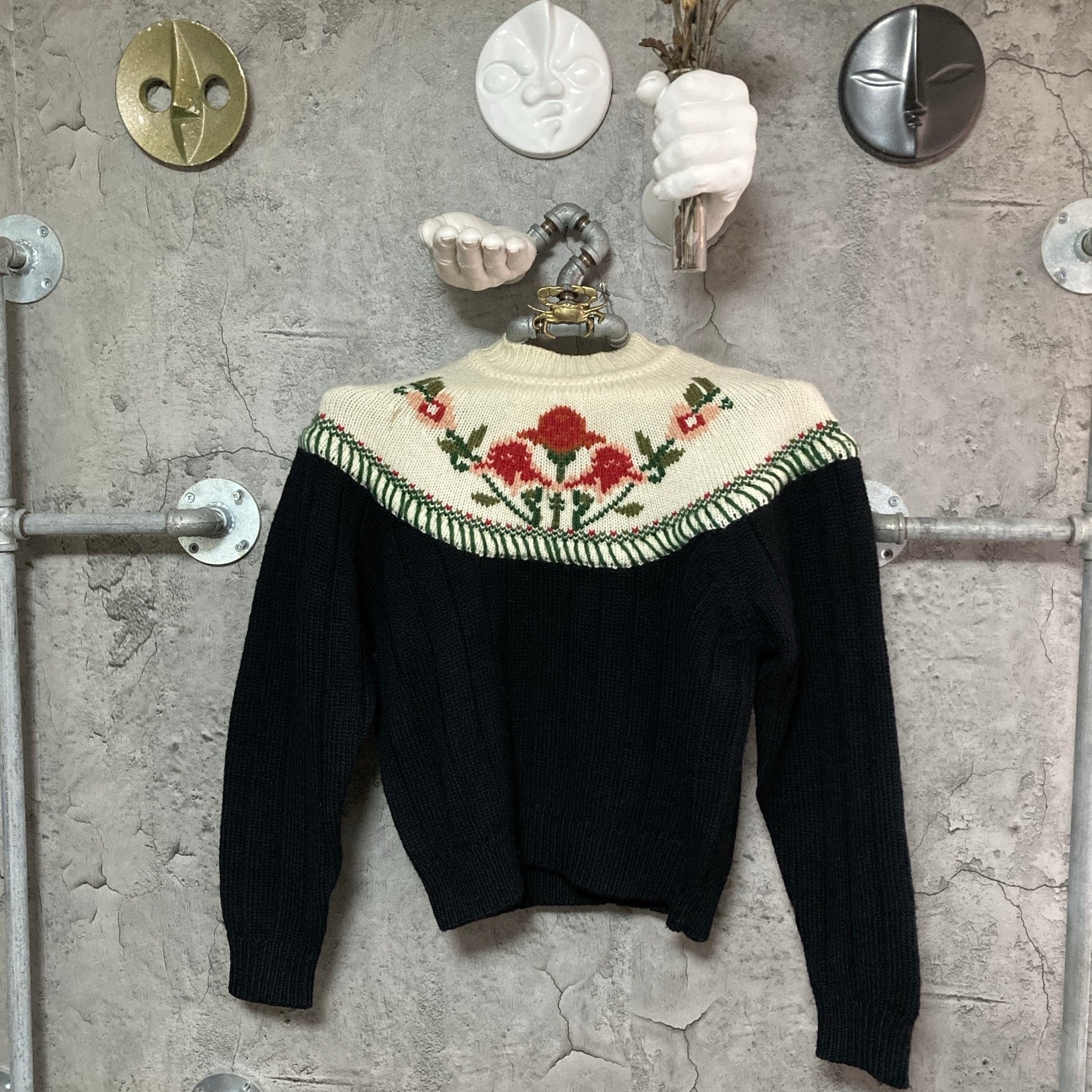 flower patterned knit top back buttons white black pink – 雑居ビル