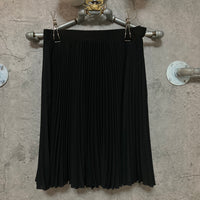 pleated short skirt black